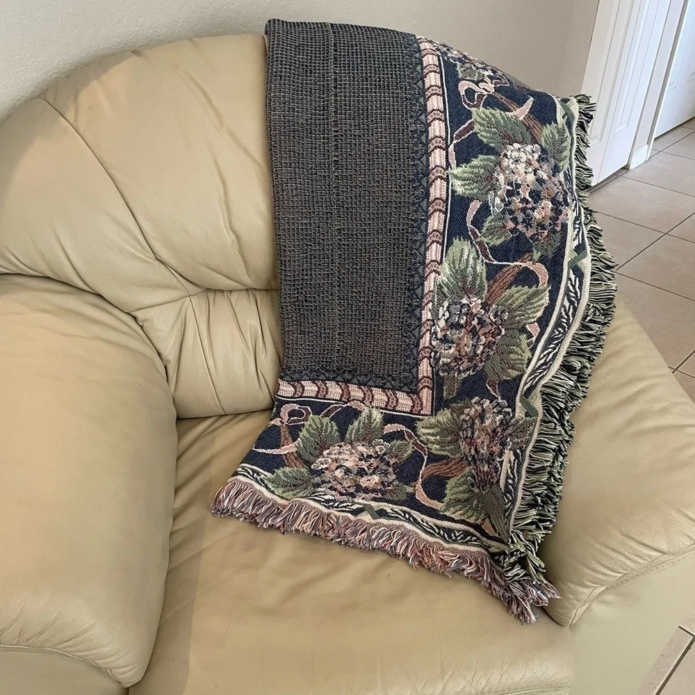 Vintage Floral Warm Fringed Throw Blanket Blue/Mauve/Green/White 46” X 67.5”